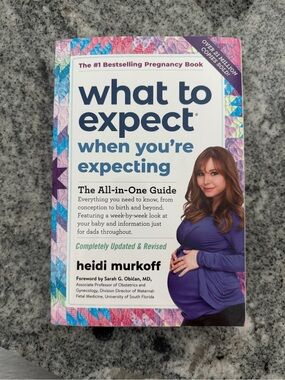 What to Expect When You’re Expecting by Heidi Murkoff - soft Cover